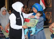 Gubernur Jatim Khofifah Indar Parawansa Bagikan Berbagai Bantuan Sosial pada Warga Jombang