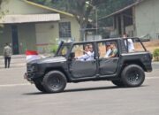 Menhan Prabowo Dampingi Presiden RI Tinjau PT Pindad di Bandung