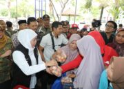 Gubernur Jatim Khofifah Indar Parawansa Gelar Operasi Pasar Murah di Madiun