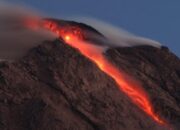 Gunung Merapi Keluarkan Guguran Lava Pijar Sebanyak 9 Kali