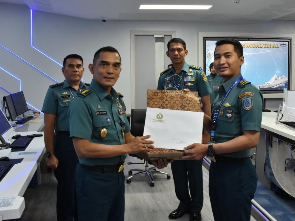 Uchishda pul uchun Jinsiy aloqa mod faloyt3