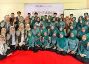 “Go Digital, Go Profit: Mahasiswa KKN UPN Veteran Jatim Sosialisasikan E-Commerce untuk Pemberdayaan Ekonomi Ibu PKK Kelurahan Ujung”