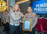 Satlantas Polres Bangkalan Raih Penghargaan Atas Keberhasilan Ungkap Kasus Tabrak Lari di Suramadu