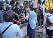 Gubernur Khofifah Tinjau Kondisi Pasca Kebakaran Gedung Negara Grahadi
