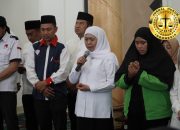 Kenang Affan Kurniawan Gubernur Khofifah Pimpin Doa Bersama Ratusan Ojol dan Warga Jatim
