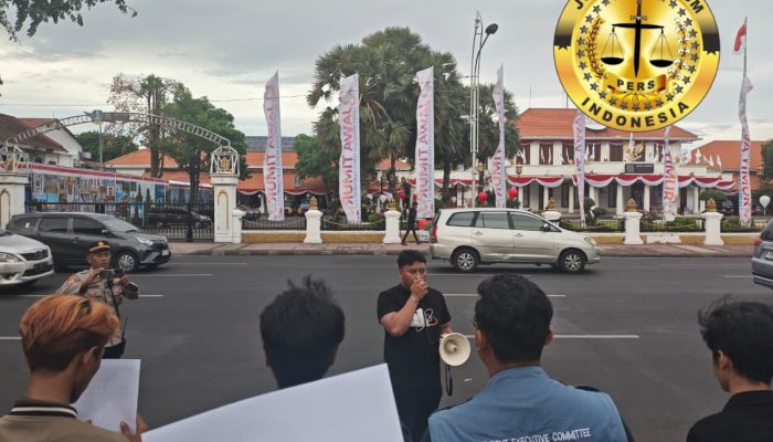 BEM NUS Gelar Aksi di Surabaya, Soroti 1 Tahun Pemerintahan Prabowo–Gibran: “Militer Kembali ke Ranah Sipil”