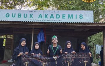 HMI Cakraningrat Lestarikan Budaya Lewat Karya Batik Tulis